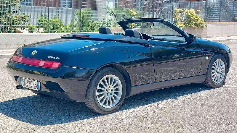 Usata Alfa Romeo Spider 150 CV (110 kW) 1996 Nero Cabrio