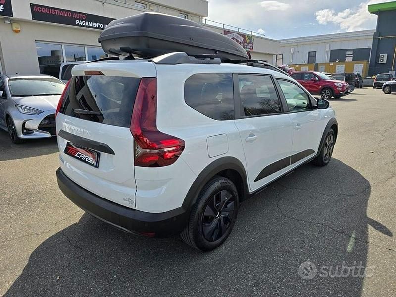 Usata Dacia Jogger Expression 101 CV (74 kW) 2024 Bianco Monovolume