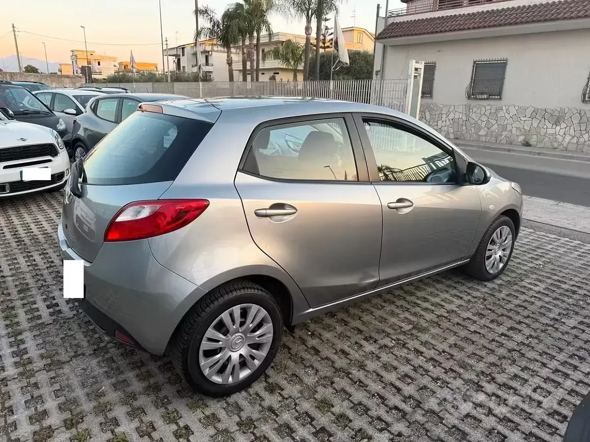Usata Mazda 2 75 CV (55 kW) 2009 Grigio Utilitaria