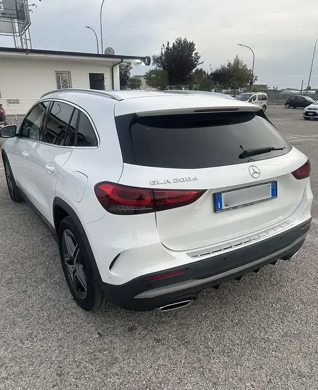 Usata Mercedes GLA200 Premium 150 CV (110 kW) 2021 Nero SUV