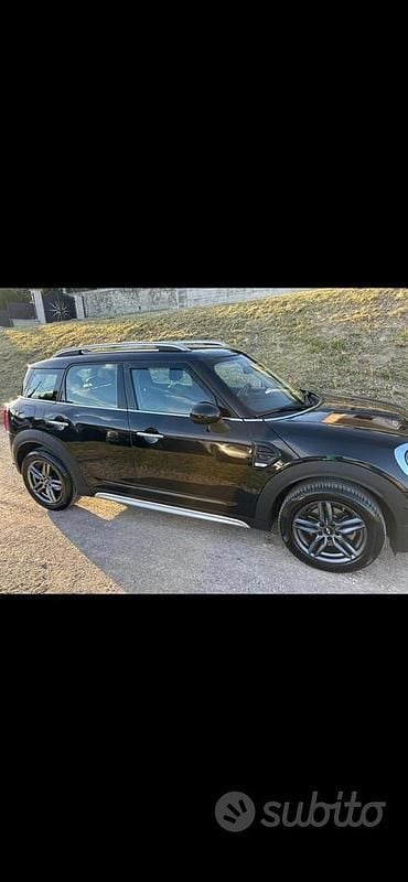 Usata Mini Cooper D Countryman Business 150 CV (110 kW) 2017 Nero SUV