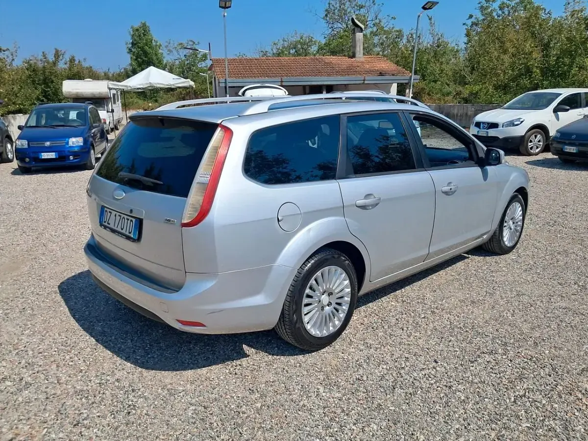 Usata Ford Focus Titanium 109 CV (80 kW) 2010 Argento Station wagon