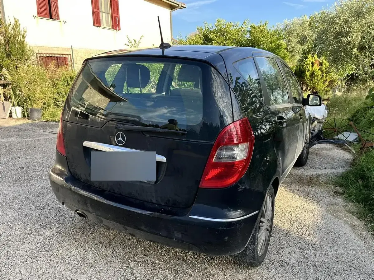 Usata Mercedes A180 109 CV (80 kW) 2009 Nero Berlina