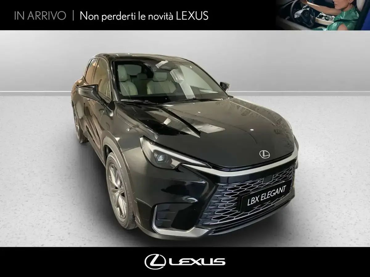 Nuova Lexus LBX 136 CV (100 kW) 2026 Deep black SUV