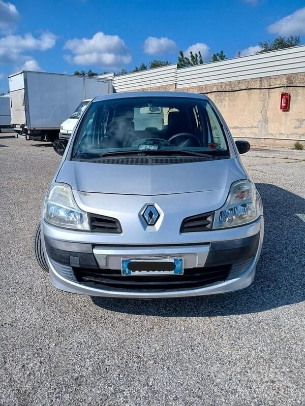 Argento Usata 2008 Renault Modus Monovolume | 1800 € (Buon prezzo) - Immagine 1/4