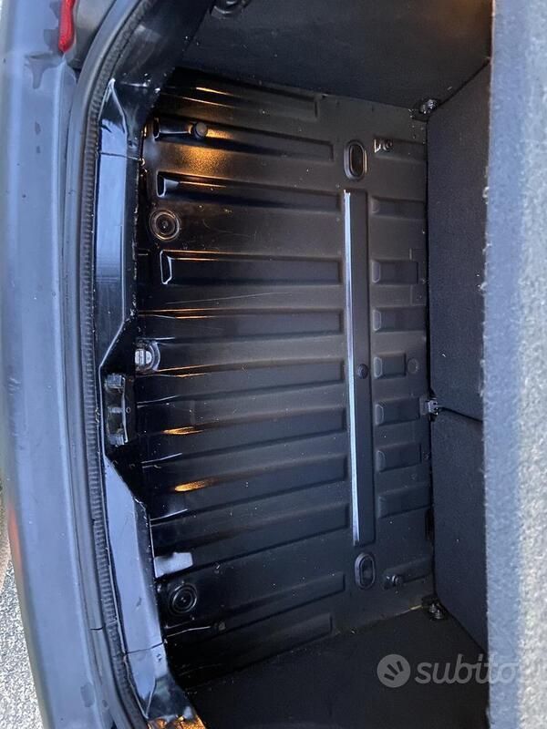 Usata Citroën Saxo 98 CV (72 kW) 2003 Argento Utilitaria