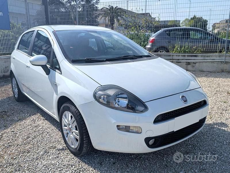 Usata Fiat Punto Lounge 77 CV (56 kW) 2012 Bianco Utilitaria
