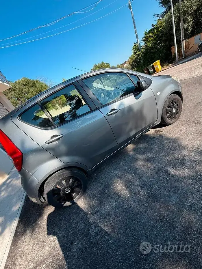 Usata Opel Agila 65 CV (47 kW) 2012 Grigio Utilitaria