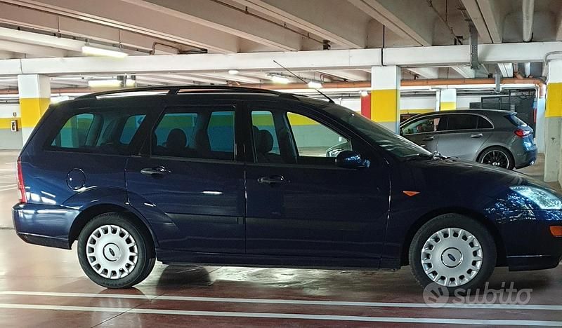Usata Ford Focus 100 CV (73 kW) 2000 Blu Station wagon