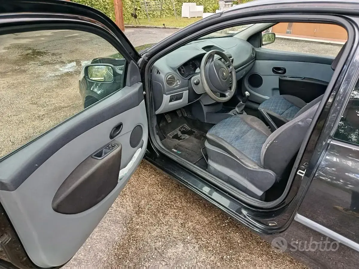 Usata Renault Clio 58 CV (42 kW) 2006 Nero Utilitaria