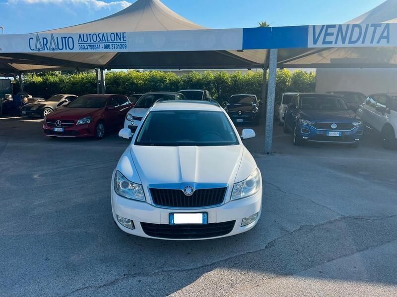 Bianco Usata 2010 Skoda Octavia Elegance Station wagon | 2800 € (Buon prezzo) - Immagine 1/4