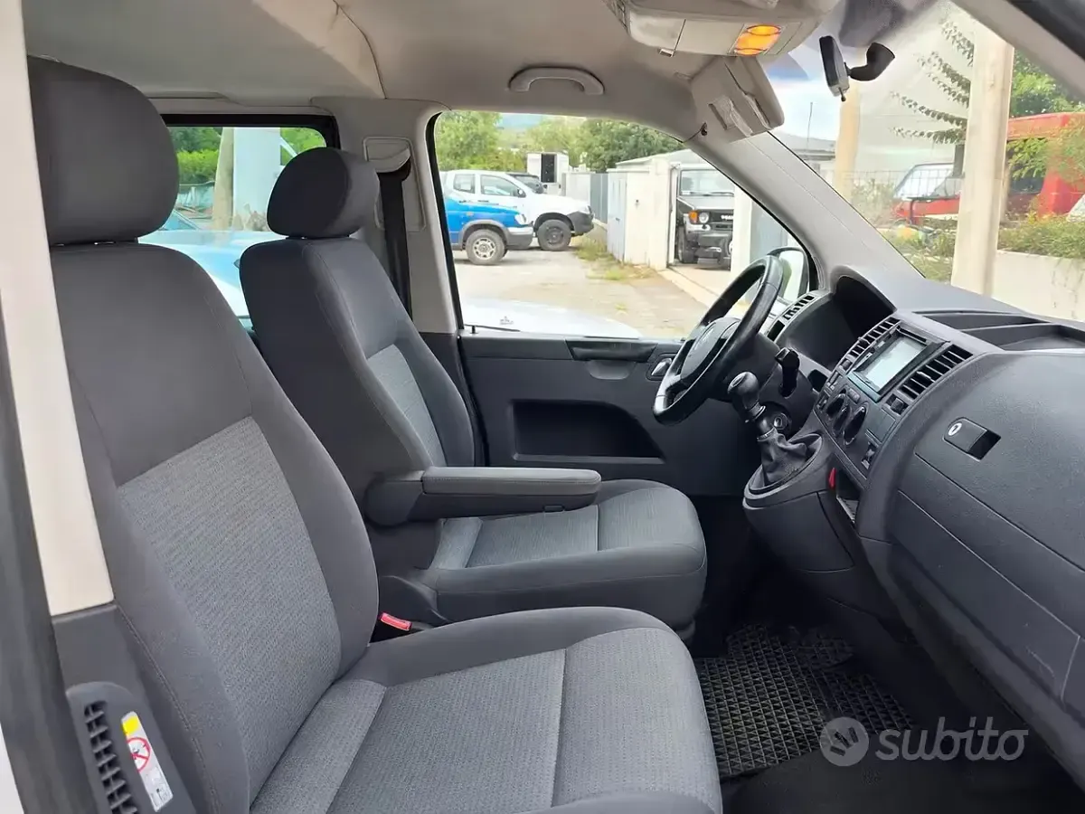 Usata VW Caravelle 180 CV (132 kW) 2008 Furgone