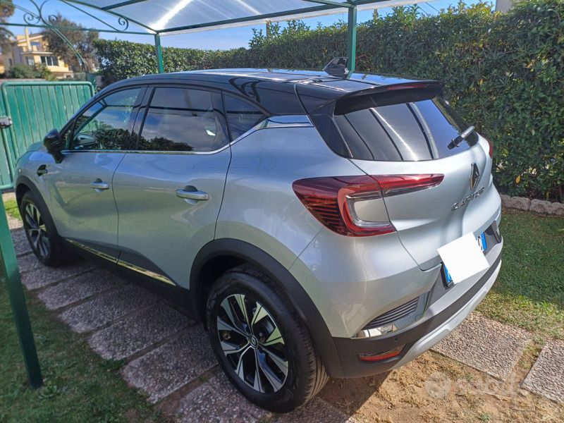 Usata Renault Captur Techno 101 CV (74 kW) 2024 Grigio SUV
