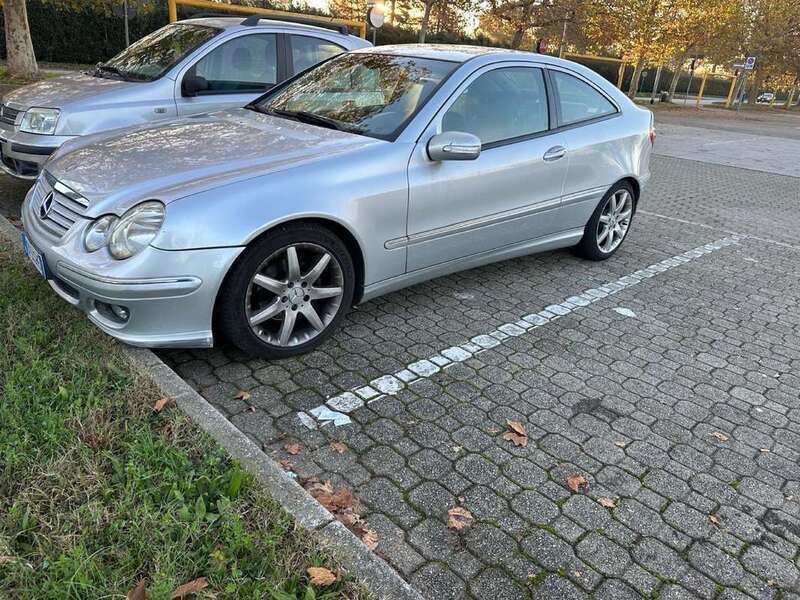 Argento Usata 2005 Mercedes C220 Avantgarde Coupé | 1000 € - Immagine 1/4