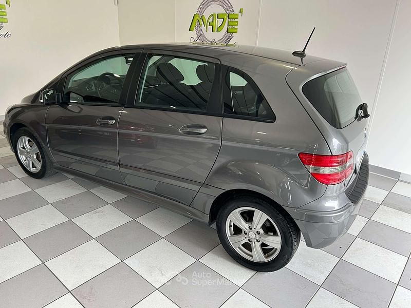 Usata Mercedes B160 95 CV (69 kW) 2011 Grigio Monovolume
