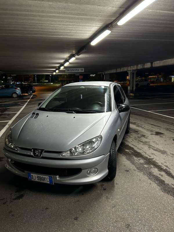 Usata 2007 Peugeot 206 Tre volumi | 4499 € (Molto cara) - Immagine 1/4