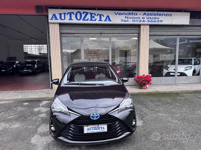 Usata Toyota Yaris Hybrid Active 73 CV (53 kW) 2019 Nero Berlina