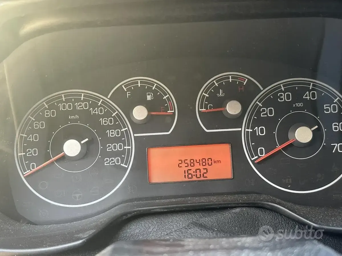 Usata Fiat Punto 75 CV (55 kW) 2008 Blu Utilitaria