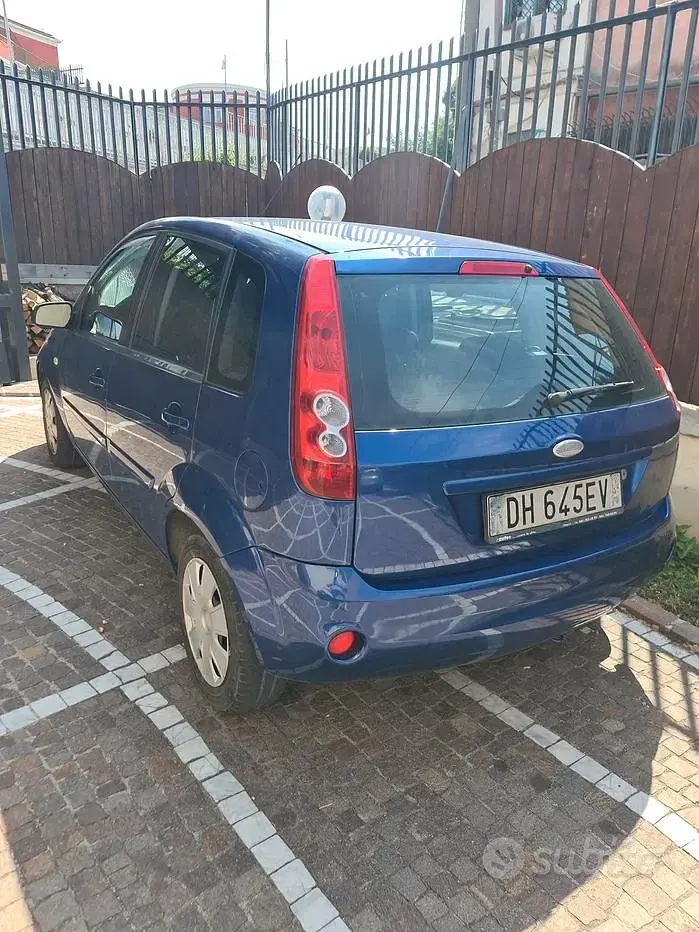 Usata Ford Fiesta 68 CV (50 kW) 2007 Bluazzurro Utilitaria