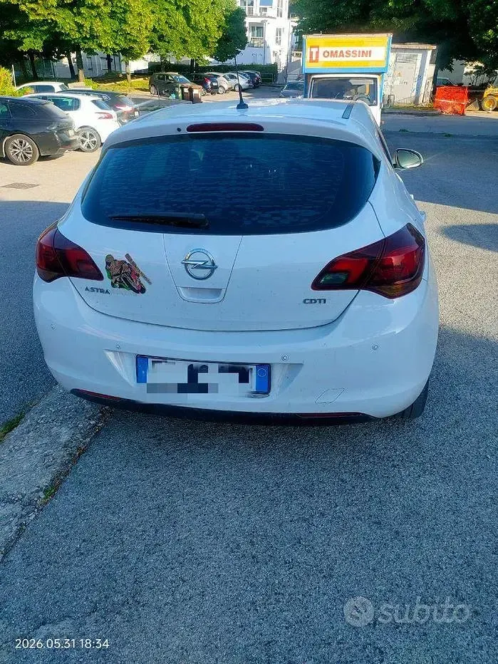Usata Opel Astra Cosmo 110 CV (80 kW) 2010 Bianco Berlina