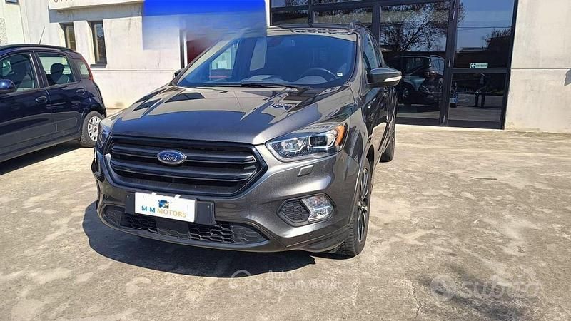 Grigio Usata 2017 Ford Kuga ST-Line SUV | 12.450 € (Buon prezzo) - Immagine 1/4