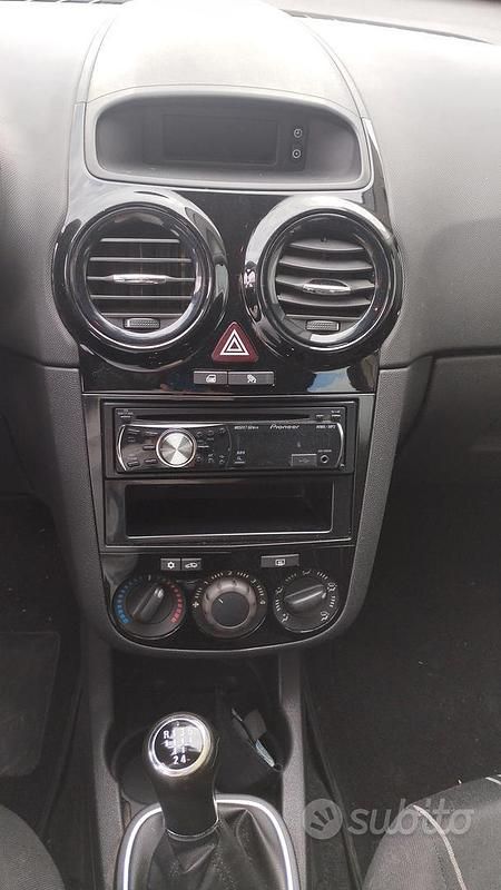 Usata Opel Corsa Enjoy 80 CV (58 kW) 2010 Bianco Berlina