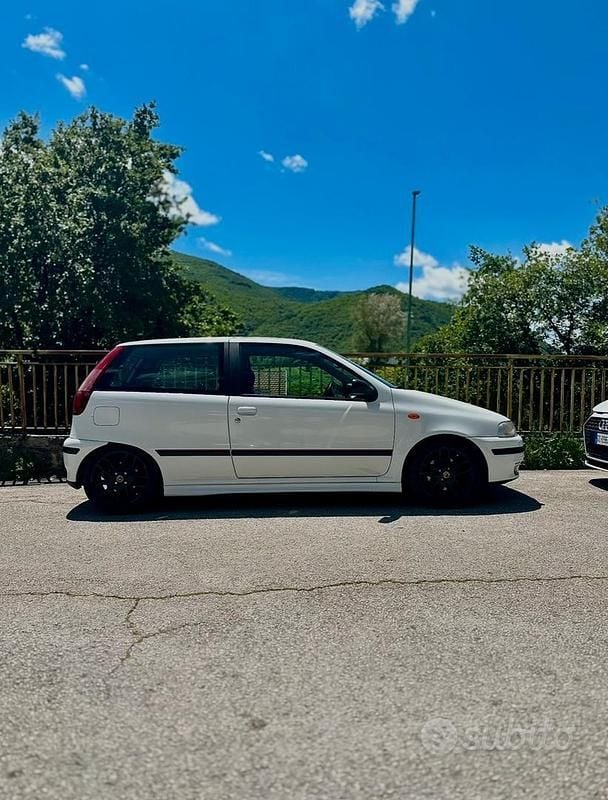Usata Fiat Punto 133 CV (97 kW) 1994 Berlina