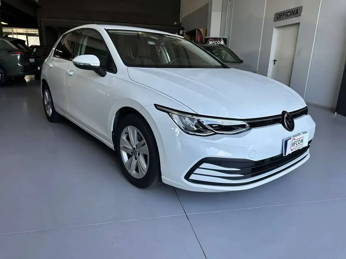 Usata VW Golf VIII Life 110 CV (80 kW) 2022 Bianco Berlina