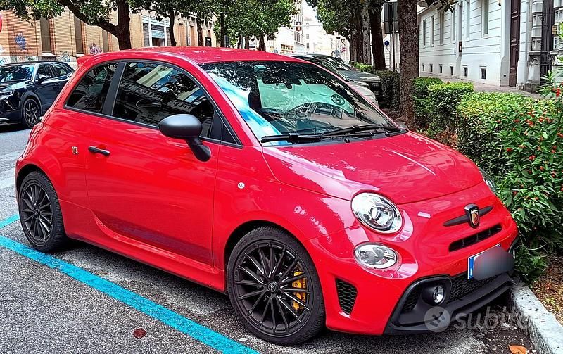Usata Abarth 695 Turismo 180 CV (132 kW) 2023 Rosso Utilitaria