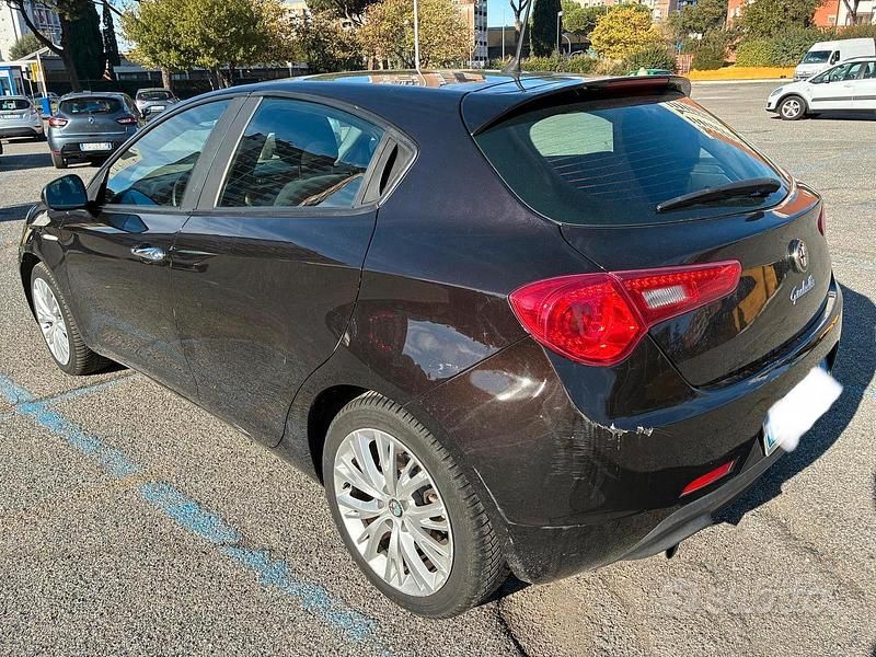 Usata Alfa Romeo Giulietta Exclusive 105 CV (77 kW) 2014 Nero Berlina