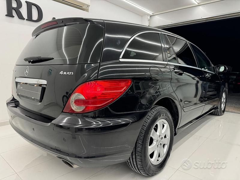 Usata Mercedes R320 224 CV (164 kW) 2007 Nero Monovolume