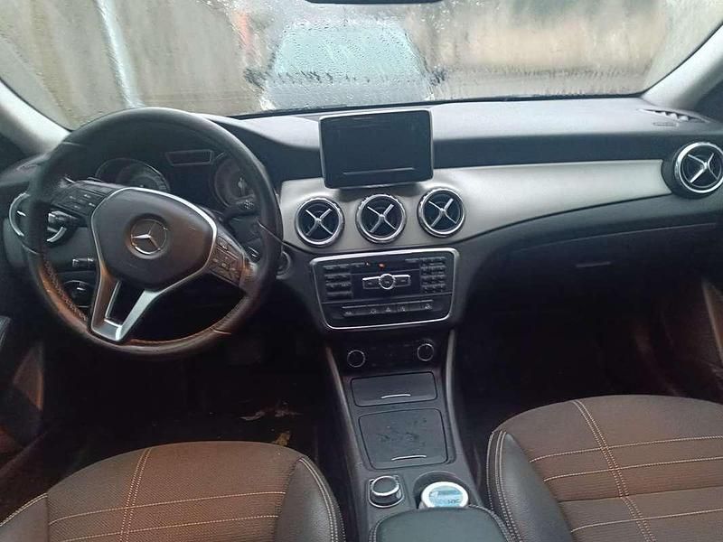 Usata Mercedes GLA200 150 CV (110 kW) 2015 Nero SUV