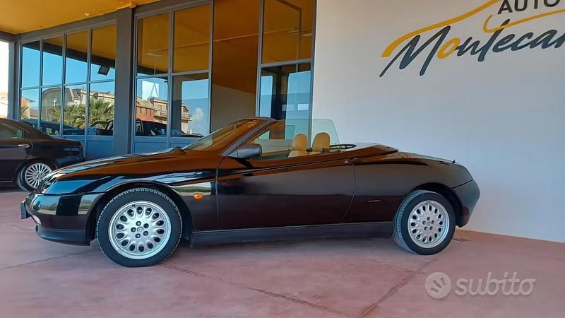 Usata Alfa Romeo Spider 192 CV (141 kW) 1996 Nero Cabrio