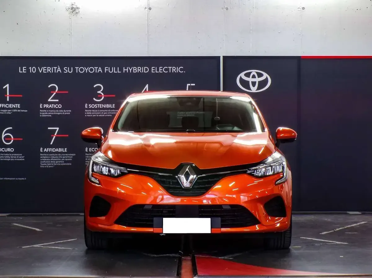 Usata Renault Clio V Zen 91 CV (66 kW) 2022 Orange valencia Berlina