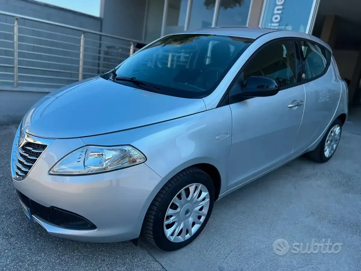 Usata Lancia Ypsilon Silver 69 CV (50 kW) 2013 Grigio Utilitaria