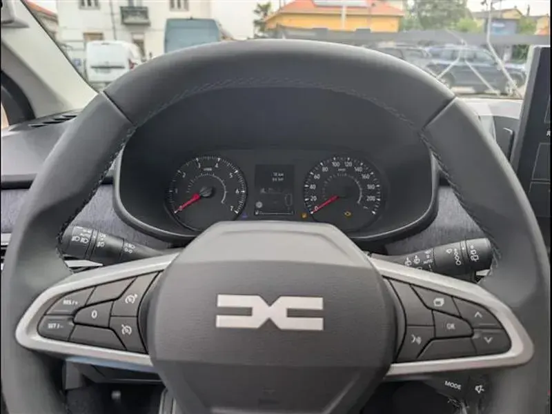 Nuova Dacia Sandero Expression 100 CV (73 kW) 2026 Grigio scuro