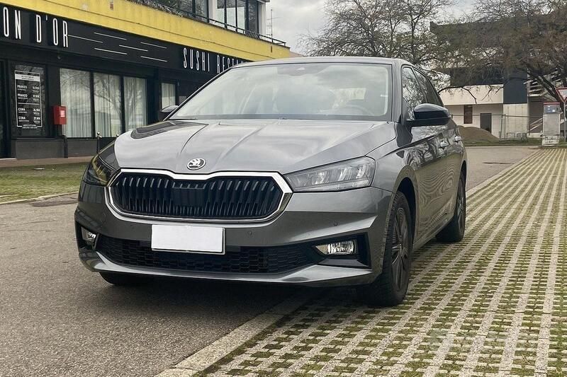 Grigio Usata 2023 Skoda Fabia Due volumi | 16.500 € (Cara) - Immagine 1/4