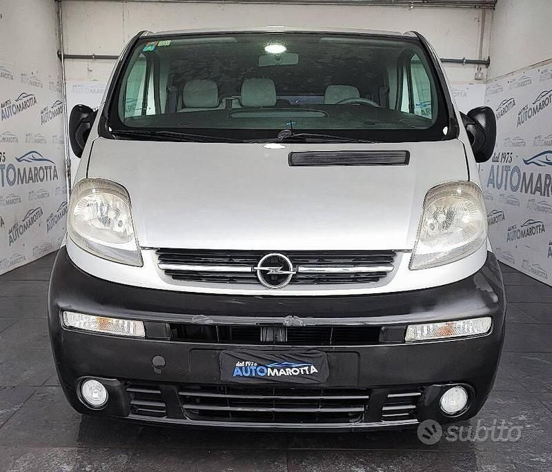 Usata Opel Vivaro 2003 Grigio Monovolume
