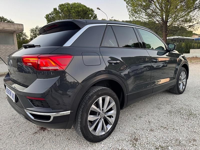 Usata VW T-Roc Business 116 CV (85 kW) 2020 Grigio SUV