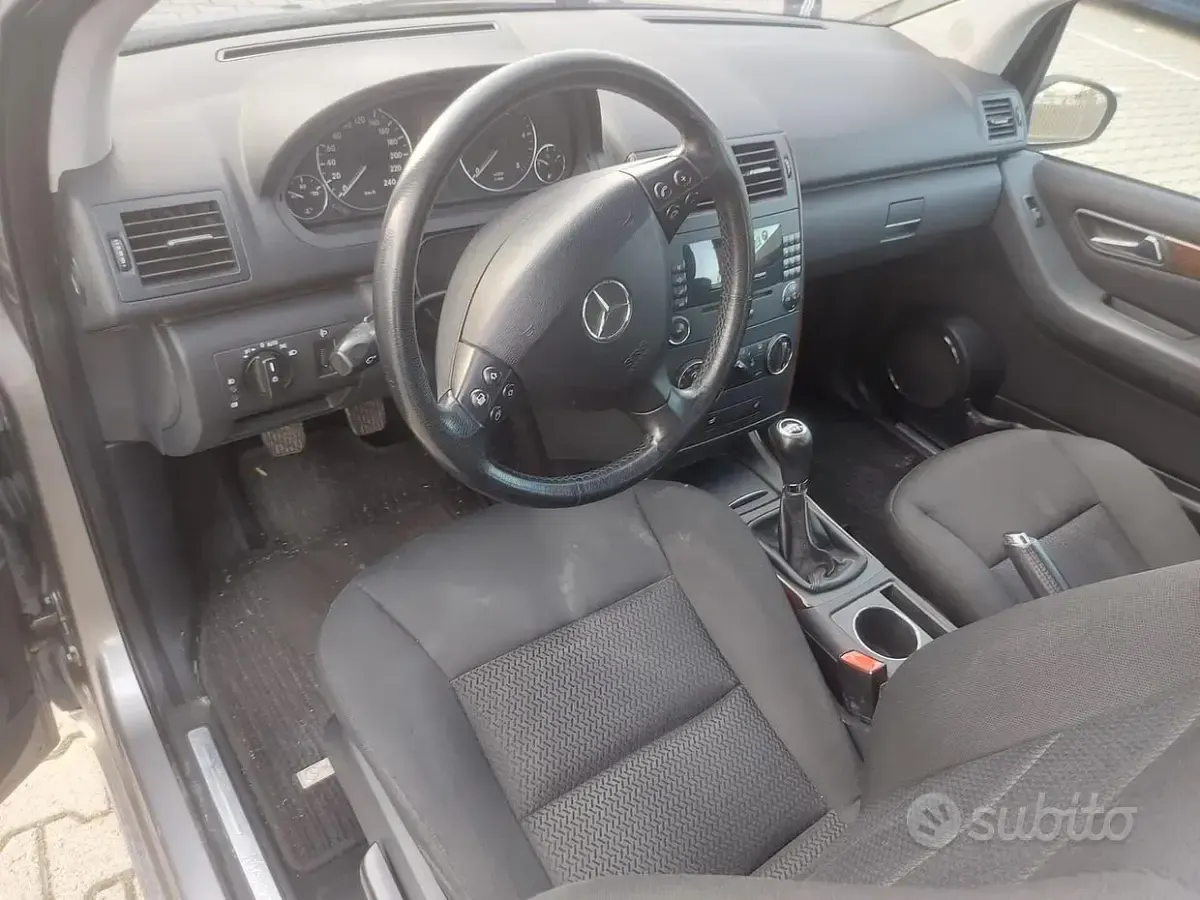Usata Mercedes A180 Elegance 109 CV (80 kW) 2006 Grigio Berlina