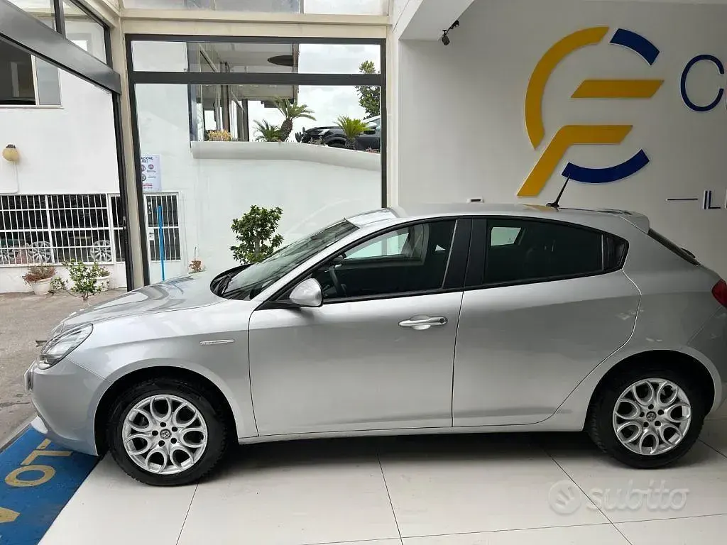 Usata Alfa Romeo Giulietta Business 120 CV (88 kW) 2020 Grigio metallizzato Utilitaria