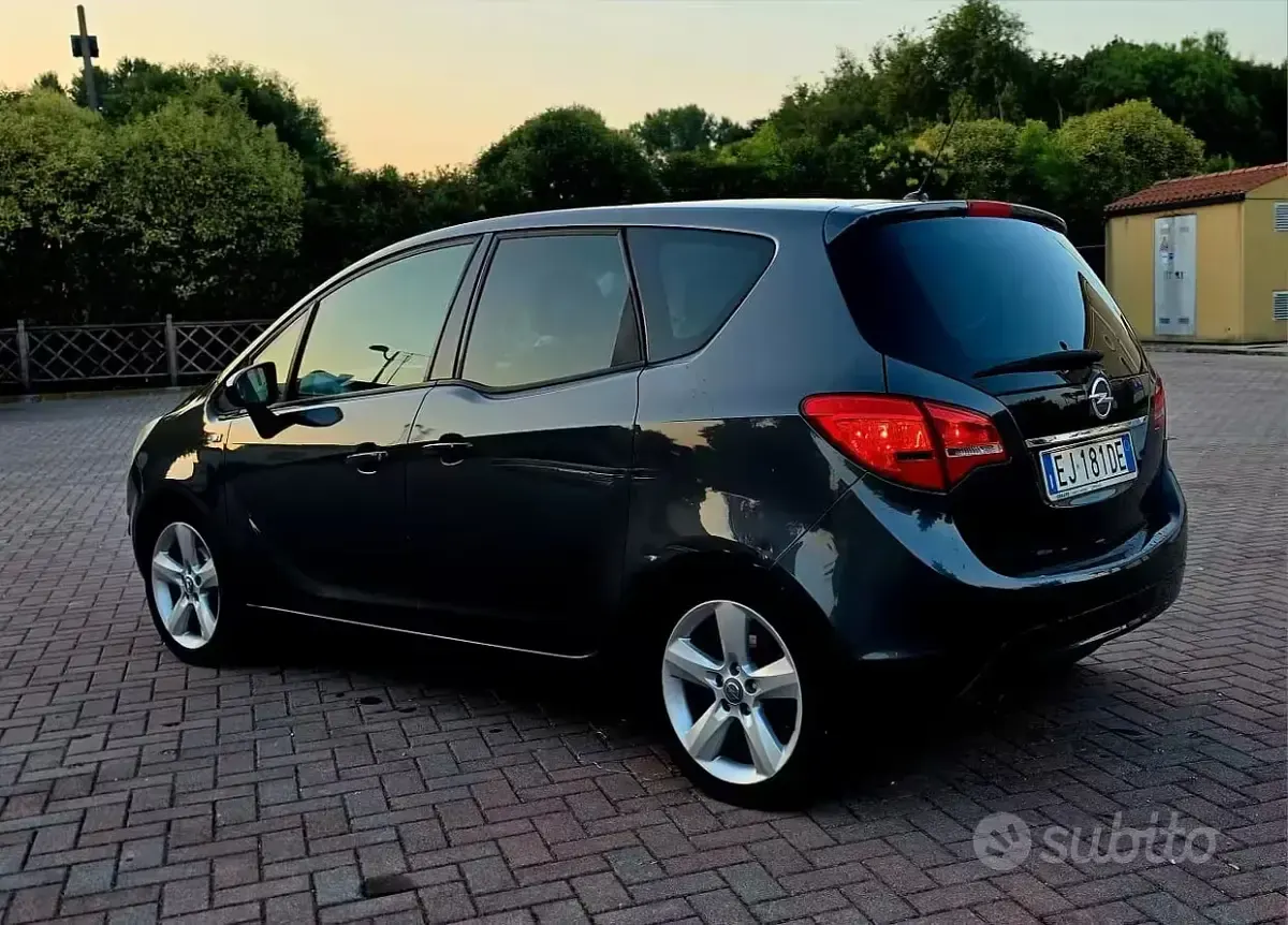 Usata Opel Meriva 101 CV (74 kW) 2011 Grigio Monovolume