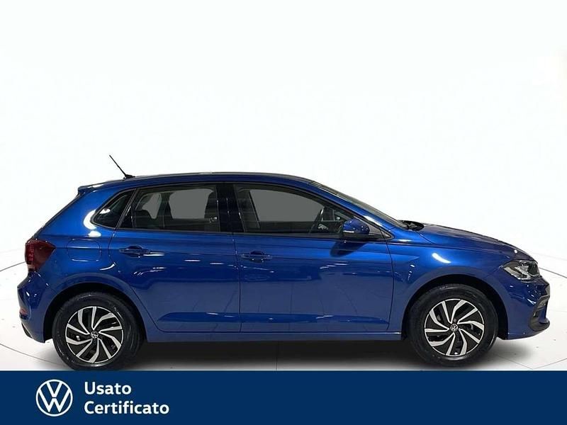 Usata VW Polo Life 95 CV (69 kW) 2024 Blu pastello Berlina