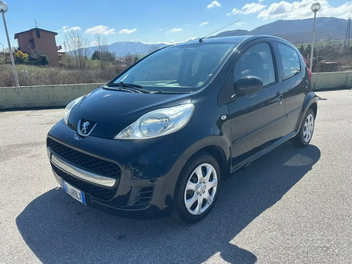 Usata Peugeot 107 Active 68 CV (50 kW) 2012 Nero Utilitaria