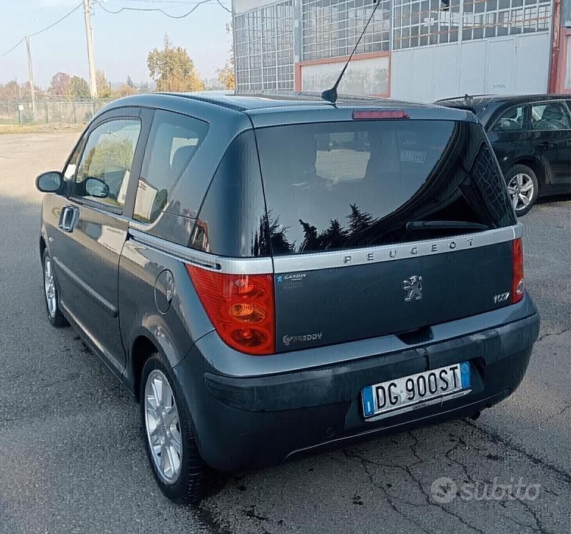 Usata Peugeot 1007 73 CV (53 kW) 2007 Grigio Monovolume