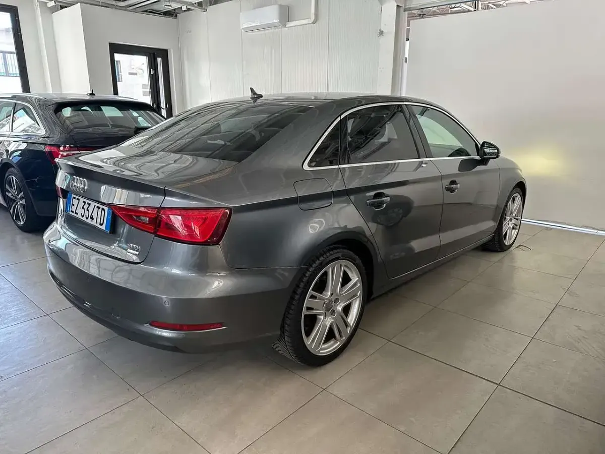Usata Audi A3 Ambiente 110 CV (80 kW) 2015 Grigio scuro mett Berlina