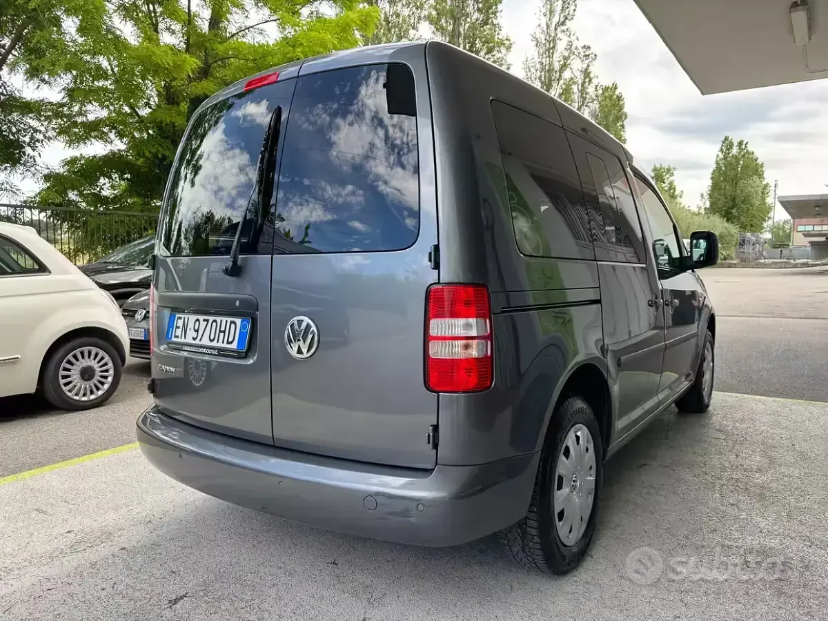 Usata VW Caddy 102 CV (75 kW) 2012 Grigio Monovolume