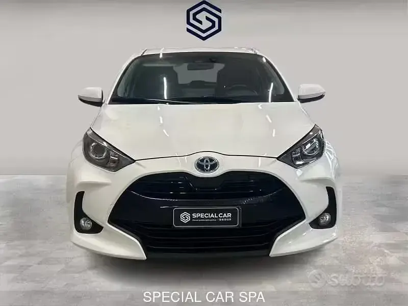 Usata Toyota Yaris Hybrid Business Edition 92 CV (67 kW) 2023 Bianco Berlina