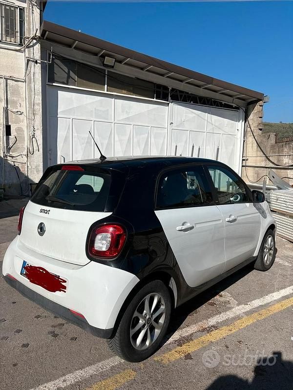 Usata Smart ForFour 71 CV (52 kW) 2015 Bianco Utilitaria