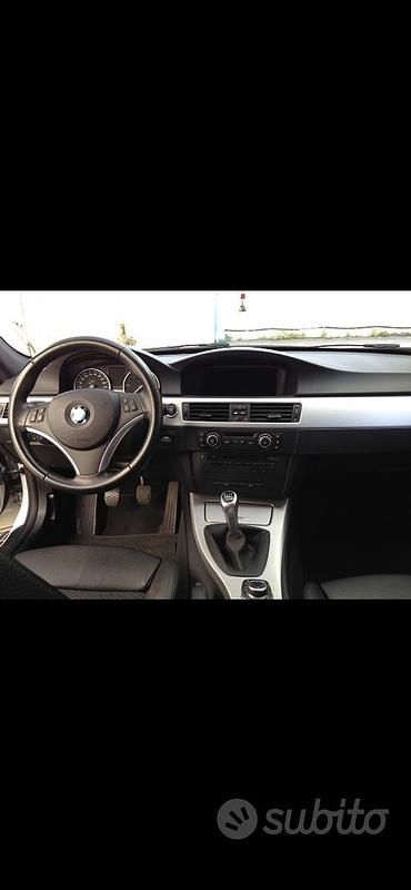 Usata BMW 318 143 CV (105 kW) 2011 Bianco Station wagon